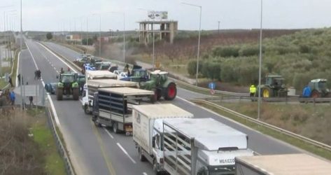 Αγρότες απέκλεισαν την E.O Θεσσαλονίκης – Ν. Μουδανιών (ΒΙΝΤΕΟ)