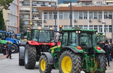 Αγρότες και κτηνοτρόφοι βγήκαν με τα τρακτέρ στην Ξάνθη (BINTEO)