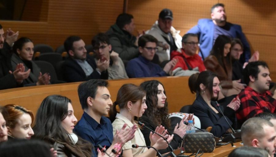 Συνάντηση Νίκου Ανδρουλάκη με το δημοτικό συμβούλιο Νέων Θεσσαλονίκης