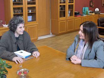 Καλαμαριά: Η Χρύσα Αράπογλου συναντήθηκε με την Μαργαρίτα Θεοδωράκη – «Θα αναδείξουμε το έργο του Μίκη»