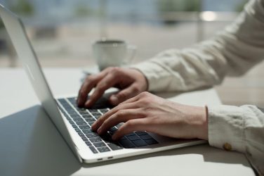 Λουκέτο και πρόστιμο 120.000 ευρώ σε ηλεκτρονικό κατάστημα για σοβαρές παραβάσεις