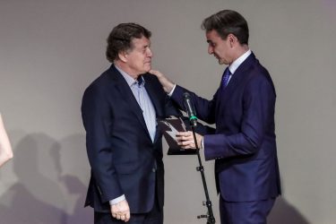 Gazzetta Awards: Ο Κυριάκος Μητσοτάκης βράβευσε τον Οτο Ρεχάγκελ (ΒΙΝΤΕΟ & ΦΩΤΟ)
