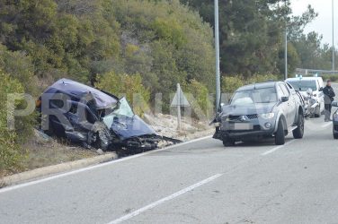 Σοβαρό τροχαίο στην Καβάλα – Aυτοκίνητο μπήκε στο αντίθετο ρεύμα και έπεσε σε αγροτικό (ΒΙΝΤΕΟ & ΦΩΤΟ)