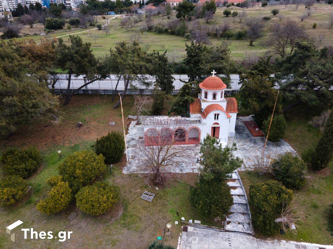 Παλατάκι Κυβερνείο Καραμπουρνάκι Καλαμαριά Θεσσαλονίκη αρχοντικό κτίριο εικόνα από ψηλά με χρήση drone εκκλησάκι