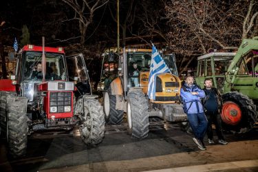 Λάρισα: Κινητοποίηση αγροτών με τρακτέρ στο κέντρο της πόλης 