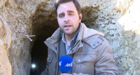 Κορινθία: Τηλεοπτικό συνεργείο δέχθηκε επίθεση από παλαιοχριστιανό σε ζωντανή μετάδοση (ΒΙΝΤΕΟ)