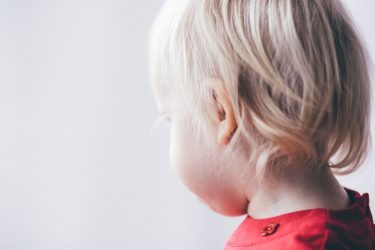 Πώς να καθαρίσετε τα αυτιά του μωρού σας με προσοχή 