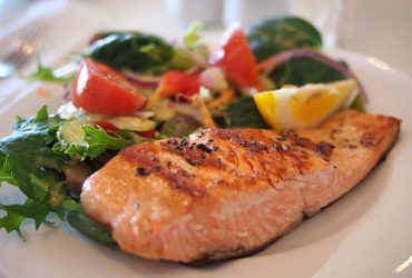 Το ψάρι που… ρίχνει τη χοληστερίνη – Τι καλό κάνει στην υγεία μας