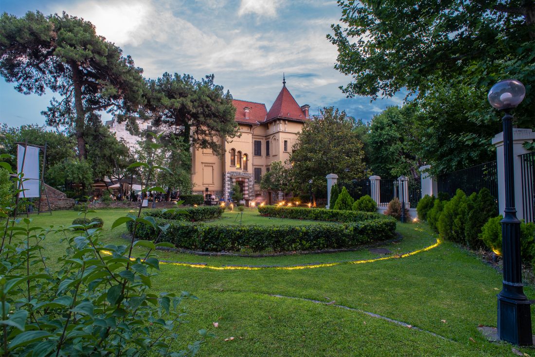 Villa Bianca Βίλα Μπιάνκα καφέ μπαρ εστιατόριο Βασιλίσσης Ολγας 180 Θεσσαλονίκη καφέ φαγητό ποτό ιστορικό κτίριο