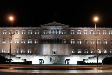 Εληξε ο συναγερμός στη Βουλή – Φάρσα το τηλεφώνημα για βόμβα