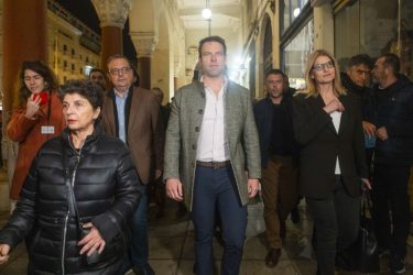 Θεσσαλονίκη: Κουκουλοφόροι επιτέθηκαν στον Στέφανο Κασσελάκη (ΒΙΝΤΕΟ)