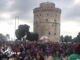 “Βούλιαξε” από κόσμο η Θεσσαλονίκη για την καρναβαλική παρέλαση (ΒΙΝΤΕΟ & ΦΩΤΟ)