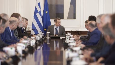 Μητσοτάκης σε αγρότες Θεσσαλίας: “Πολλά από τα αιτήματα σας είναι δίκαια, προσπαθούμε να τα ικανοποιήσουμε” (ΒΙΝΤΕΟ)