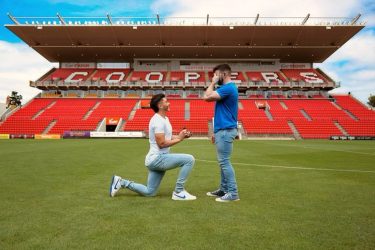 Τζος Κάβαλο: Ο πρώτος επαγγελματίας ποδοσφαιριστής που δήλωσε ότι είναι ομοφυλόφιλος έκανε πρόταση γάμου μέσα στο γήπεδο
