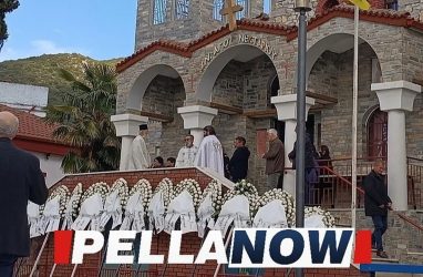 “Δάκρυσε” η Πέλλα στην κηδεία των δύο νέων που σκοτώθηκαν σε τροχαίο (ΦΩΤΟ)