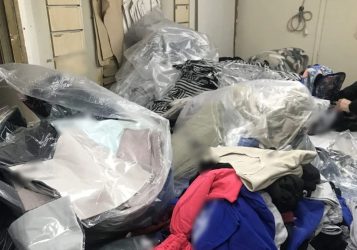Θεσσαλονίκη: Κατασχέθηκαν από μαγαζί πάνω από 2500 ρούχα “μαϊμού”- Δύο συλλήψεις (ΦΩΤΟ)