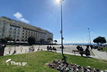 Θεσσαλονίκη: Μαθητές και εθελοντές καθάρισαν την Αριστοτέλους – Το μήνυμα Αγγελούδη  