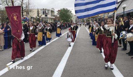 Με λαμπρότητα η παρέλαση για την 25η Μαρτίου στο Καλοχώρι (ΒΙΝΤΕΟ & ΦΩΤΟ)