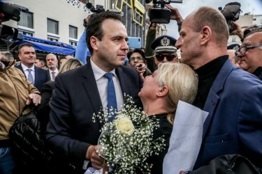 Δυστύχημα στα Τέμπη: Συγκλόνισε η μητέρα της Κλαούντιας στην παρέλαση για την 25η Μαρτίου – “Μου λείπει τόσο πολύ” (ΒΙΝΤΕΟ & ΦΩΤΟ)