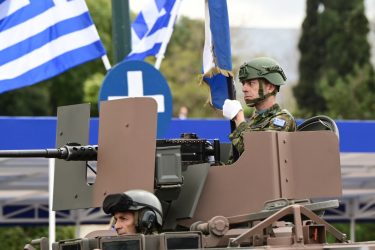Η μεγάλη στρατιωτική παρέλαση για την 25η Μαρτίου στην Αθήνα (LIVE)