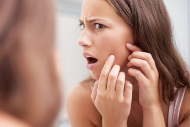 Βενζόλιο: Η καρκινογόνος ουσία που εντοπίστηκε σε προϊόντα για την ακμή