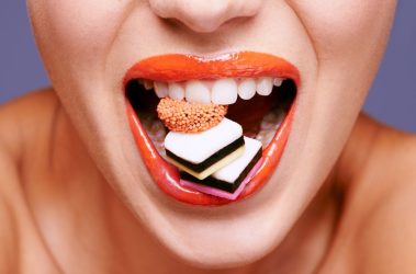 Ποιες είναι οι καλύτερες και οι χειρότερες τροφές για τα δόντια