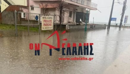 Κακοκαιρία Emil: "Ποτάμια" οι δρόμοι στην παραλία Κατερίνης