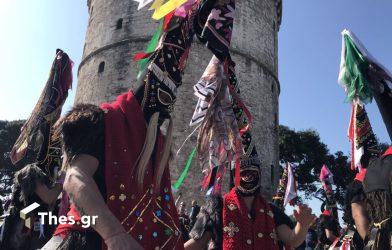 «Σείστηκε» η Θεσσαλονίκη από τους Κωδωνοφόρους – Εντυπωσίασαν με τους ήχους των κουδουνιών και τις στολές τους (ΒΙΝΤΕΟ & ΦΩΤΟ)