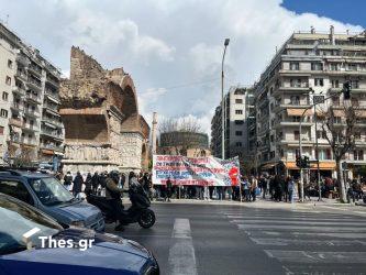 Θεσσαλονίκη: Φοιτητές διαμαρτύρονται για τα ιδιωτικά πανεπιστήμια – «Δωρεάν σπουδές για όλους» (ΦΩΤΟ)