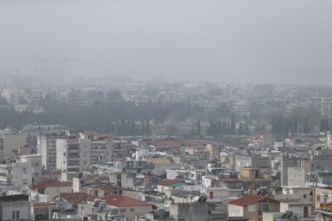Με ομίχλη και σκόνη “ξύπνησε” η Θεσσαλονίκη – Αποπνικτική η ατμόσφαιρα (ΒΙΝΤΕΟ)