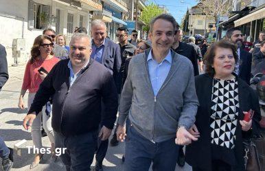Θεσσαλονίκη: Βόλτα Μητσοτάκη στην Πολίχνη, συνομίλησε με πολίτες – Τι είπε για Κασσελάκη (ΦΩΤΟ)