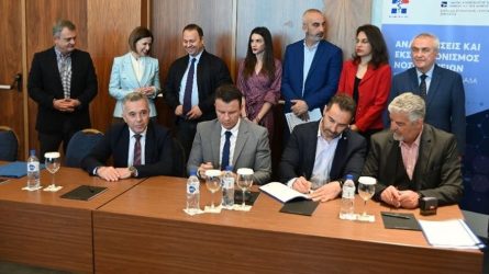 Αναβαθμίζονται και ανακαινίζονται τρία νοσοκομεία και 26 Κέντρα Υγείας στη Βόρεια Ελλάδα Υπογραφή σύμβασης