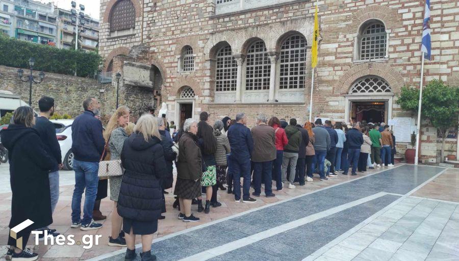 Άγιος Δημήτριος ουρά για προσκύνημα 