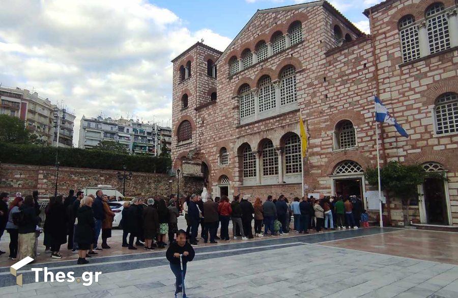 Άγιος Δημήτριος ουρά για προσκύνημα 