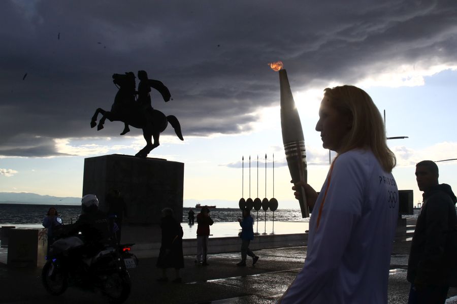 Ολυμπιακή Φλόγα παραλία Θεσσαλονίκης Ομπρέλες