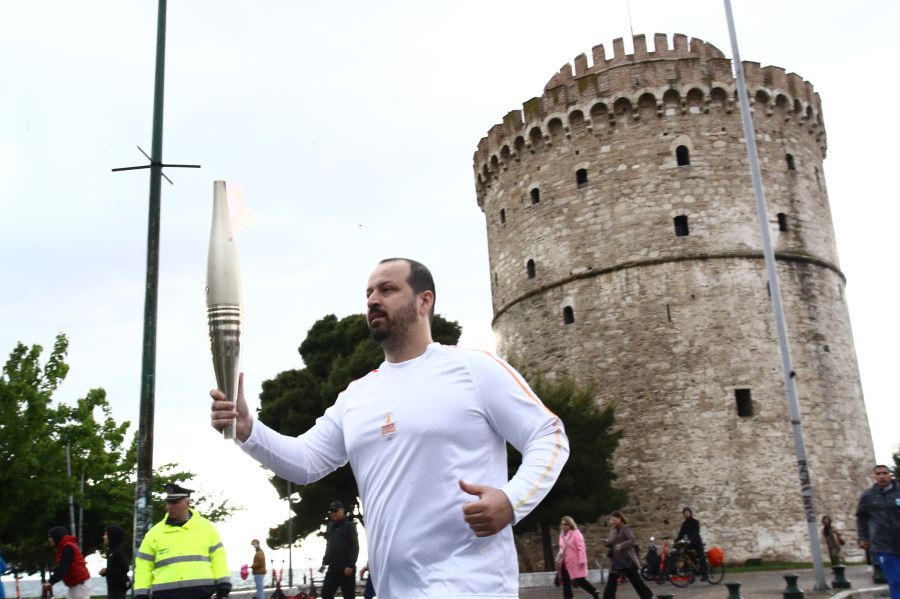 Ολυμπιακή Φλόγα παραλία Θεσσαλονίκης Ομπρέλες