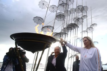 Θεσσαλονίκη: Αναψε η Ολυμπιακή Φλόγα στις Ομπρέλες Ζογγολόπουλου (ΒΙΝΤΕΟ & ΦΩΤΟ)