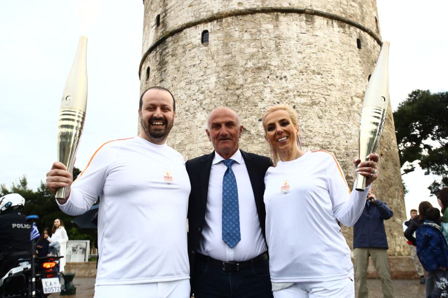 Ολυμπιακή Φλόγα παραλία Θεσσαλονίκης Ομπρέλες