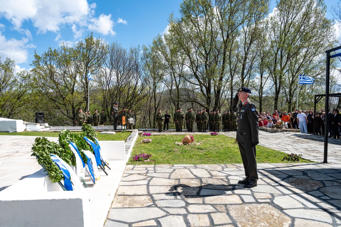την Κυριακή 7 Απριλίου 2024, εορτάσθηκε στα οχυρά "ΛΙΣΣΕ", "ΡΟΥΠΕΛ", "ΝΥΜΦΑΙΑΣ", "ΟΧΥΡΟ" (ΙΣΤΙΜΠΕΗ) και "ΕΧΙΝΟΣ", η 83η επέτειος από την Μάχη των Οχυρών, η οποία διεξήχθη από τις 06 έως τις 09 Απριλίου του 1941. Κατά τον επετειακό εορτασμό, πραγματοποιήθηκε επιμνημόσυνη δέηση και κατάθεση στεφάνων στη μνήμη των Αξιωματικών και Οπλιτών του Ελληνικού Στρατού, οι οποίοι αμύνθηκαν και υπερασπίστηκαν τα Oχυρά, τον Απρίλιο του 1941. Την τελετή στο οχυρό "ΡΟΥΠΕΛ", τίμησαν με την παρουσία τους ο Πρόεδρος του Κοινοβουλευτικού Κόμματος Δημοκρατικό Πατριωτικό Κίνημα "ΝΙΚΗ" Δημήτριος Νατσιός, ο Βουλευτής Σερρών Κωνσταντίνος Μπούμπας, ο Δήμαρχος Σιντικής Γεώργιος Τάτσιος, ο Σεβασμιώτατος Μητροπολίτης Σιδηροκάστρου Μακάριος, ο Αρχηγός του Γενικού Επιτελείου Στρατού Αντιστράτηγος Γεώργιος Κωστίδης, ο Διοικητής του Γ΄ Σώματος Στρατού (Γ' ΣΣ/NRDC-GR) "ΜΕΓΑΣ ΑΛΕΞΑΝΔΡΟΣ" Αντιστράτηγος Αθανάσιος Γαρίνης, ο Αντιπεριφερειάρχης της Περιφερειακής Ενότητας Σερρών Παναγιώτης Σπυρόπουλος, εκπρόσωποι της τοπικής αυτοδιοίκησης, εν ενεργεία Αξιωματικοί του Στρατού Ξηράς και των Σωμάτων Ασφαλείας, εν αποστρατεία Αξιωματικοί του Στρατού Ξηράς καθώς και λοιποί προσκεκλημένοι. Στην τελετή στο οχυρό "ΝΥΜΦΑΙΑΣ", παρέστησαν Βουλευτές του Ελληνικού Κοινοβουλίου, ο Σεβασμιώτατος Μητροπολίτης Μαρώνειας και Κομοτηνής Παντελεήμωνας, ο Διοικητής του Δ' Σώματος Στρατού (Δ'ΣΣ) "ΘΡΑΚΗ" Αντιστράτηγος Σταύρος Παπασταθόπουλος, o Σοφολογιότατος Τοποτηρητής Μουφτής Κομοτηνής Δρ. Χαλήλ Τζιχάτ, εν ενεργεία Αξιωματικοί του Στρατού Ξηράς και των Σωμάτων Ασφαλείας, εν αποστρατεία Αξιωματικοί του Στρατού Ξηράς καθώς και λοιποί προσκεκλημένοι. (ΓΡΑΦΕΙΟ ΤΥΠΟΥ ΓΕΣ/EUROKINISSI)