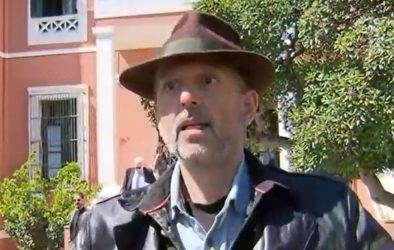 Αλεξανδρούπολη: Σόου από τον καθηγητή που κατηγορείται για παρενόχληση μαθήτριας – «Μου κατεβάζουν τα φτερά»
