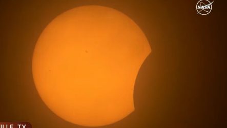 Ολική έκλειψη Ηλίου: Εντυπωσιακές live εικόνες του φαινομένου από τη NASA (BINTEO)