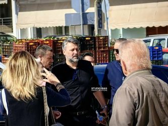 Απαρηγόρητος στην κηδεία του πατέρα του ο Γιάννης Καλλιάνος (ΒΙΝΤΕΟ & ΦΩΤΟ)