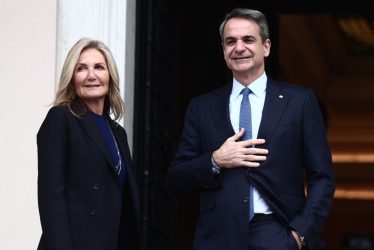 Η Μαρέβα Γκραμπόφσκι – Μητσοτάκη προσφεύγει στη δικαιοσύνη κατά της Ελενας Ακρίτα