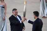 Παραδόθηκε στους Γάλλους η Ολυμπιακή Φλόγα (ΒΙΝΤΕΟ & ΦΩΤΟ)
