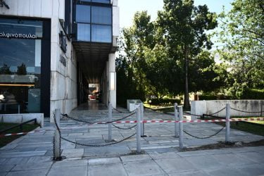 Τα σενάρια για το επεισόδιο έξω από νυχτερινό κέντρο με ένα νεκρό και δυο τραυματίες 