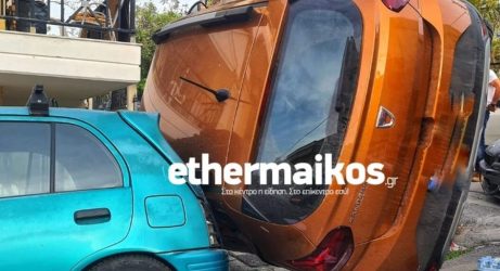 Θεσσαλονίκη: Αναποδογύρισε αυτοκίνητο μετά από σφοδρή σύγκρουση στην Περαία (ΦΩΤΟ)