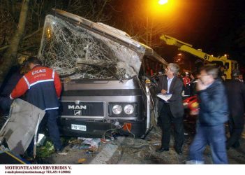 Δυστύχημα στα Τέμπη 2003: 21 χρόνια από την τραγωδία που “έκοψε” το νήμα της ζωής σε 21 μαθητές (ΦΩΤΟ)