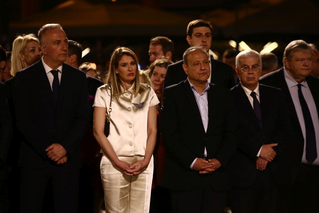 Συνάντηση Επιταφίων του Ιστορικού Κέντρου της Θεσσαλονίκης στη πλατεία Αριστοτέλους. Μεγάλη Παρασκευή 3 Μαϊου 2024 