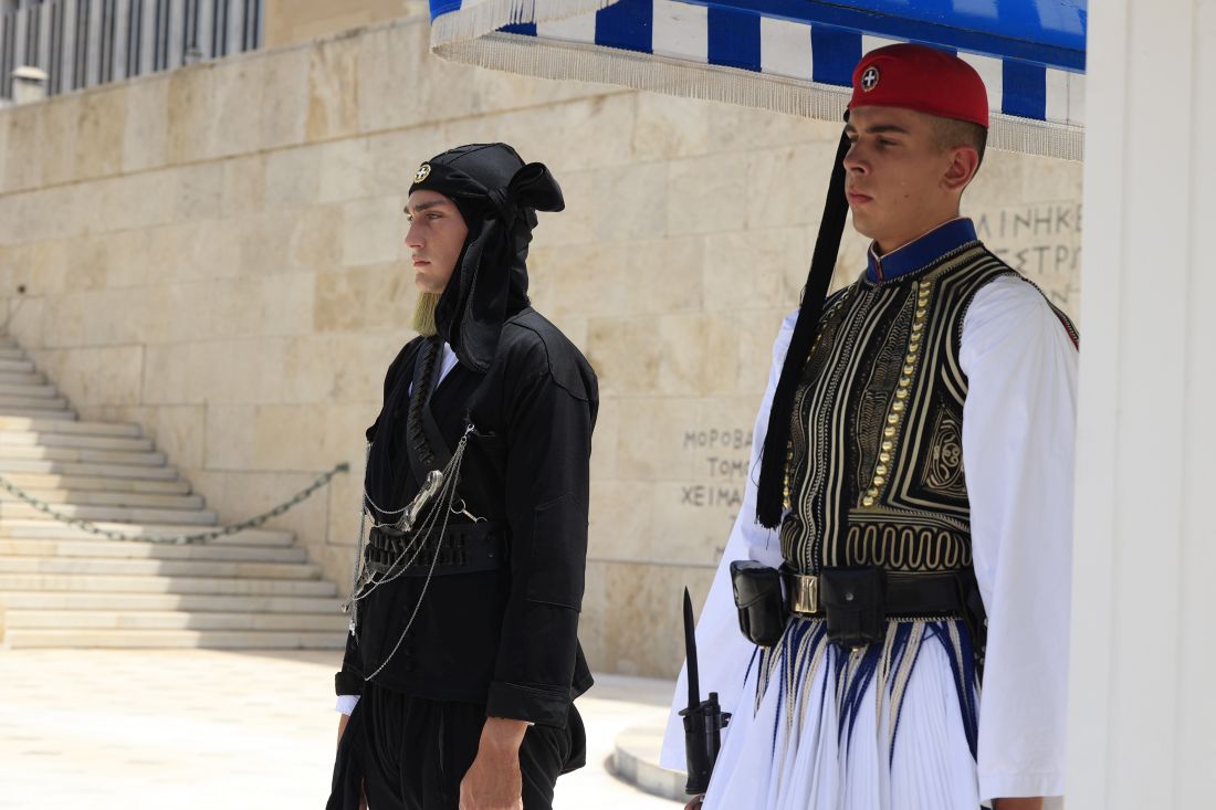 Κατάθεση στεφάνων στο Μνημείο του Αγνώστου Στρατιώτη από την Παμποντιακή Ομοσπονδίας Ελλάδος (ΠΟΕ) και αλλαγή της προεδρικής φρουράς με Πόντιους Εύζωνες για την Ημέρα Μνήμης της Γενοκτονίας των Ελλήνων του Πόντου, Κυριακή 19 Μαΐου 2024.