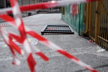 Πόρτες και ταβάνια πέφτουν στα σχολεία – 10 περιστατικά από την αρχή της χρονιάς